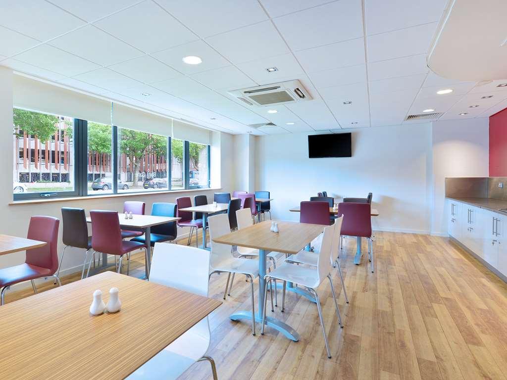 Travelodge Swindon Central Ресторан фото