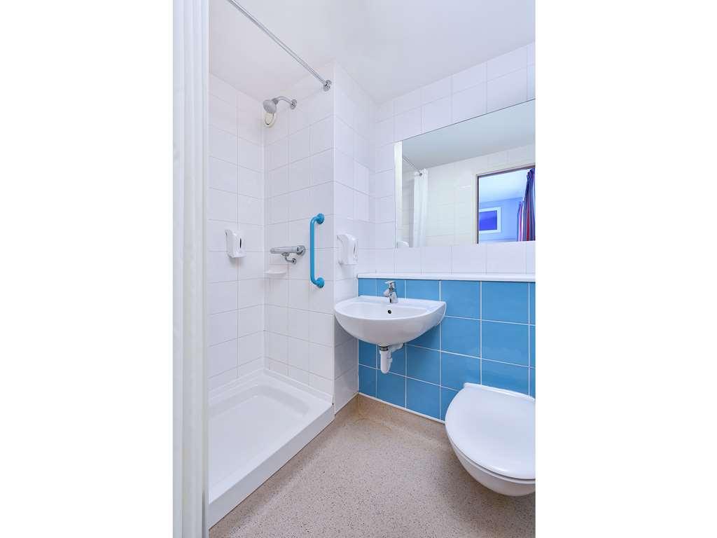 Travelodge Swindon Central Номер фото
