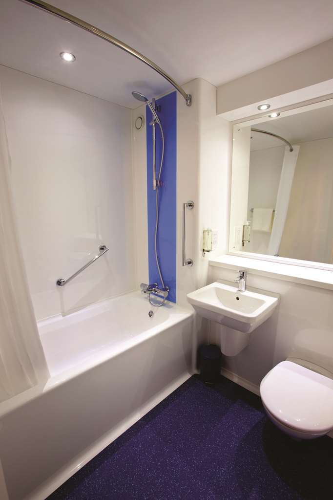 Travelodge Swindon Central Номер фото