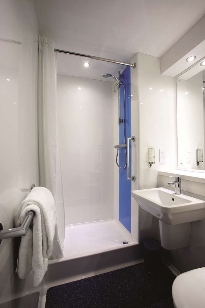 Travelodge Swindon Central Номер фото