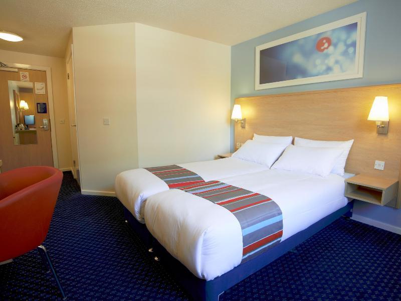 Travelodge Swindon Central Екстер'єр фото