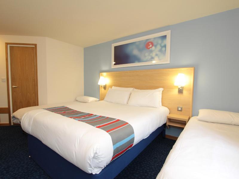 Travelodge Swindon Central Екстер'єр фото