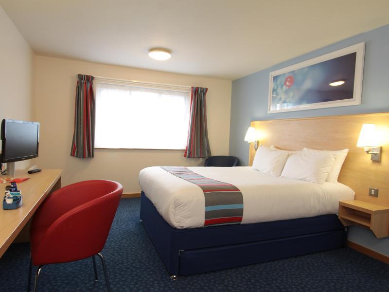Travelodge Swindon Central Екстер'єр фото